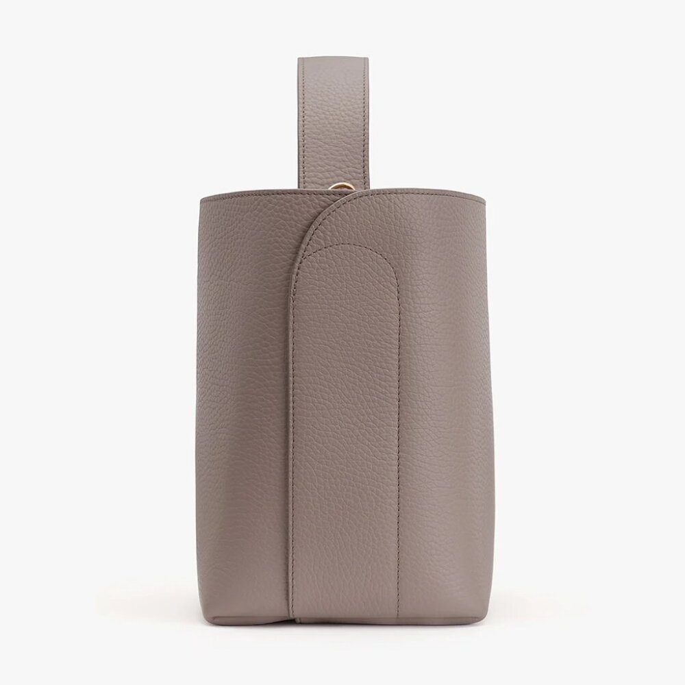 Cuyana Linea Bucket Bag in Clay - Picture 4 of 5